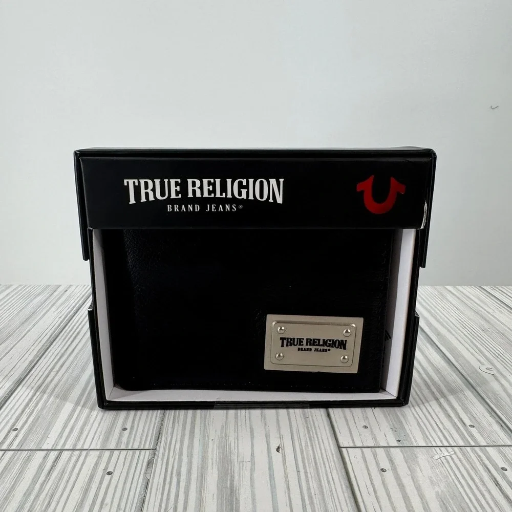 True Religion Mens Black Genuine Leather Sonny Bifold Wallet‎ Metal Logo Plate